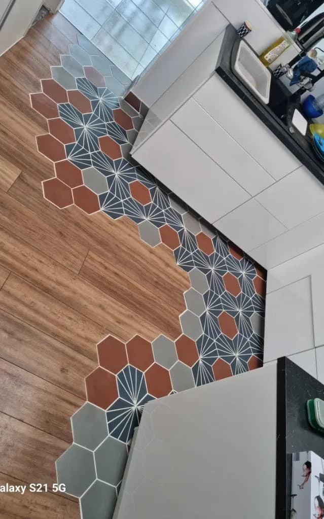 Transition parquet carrelage.